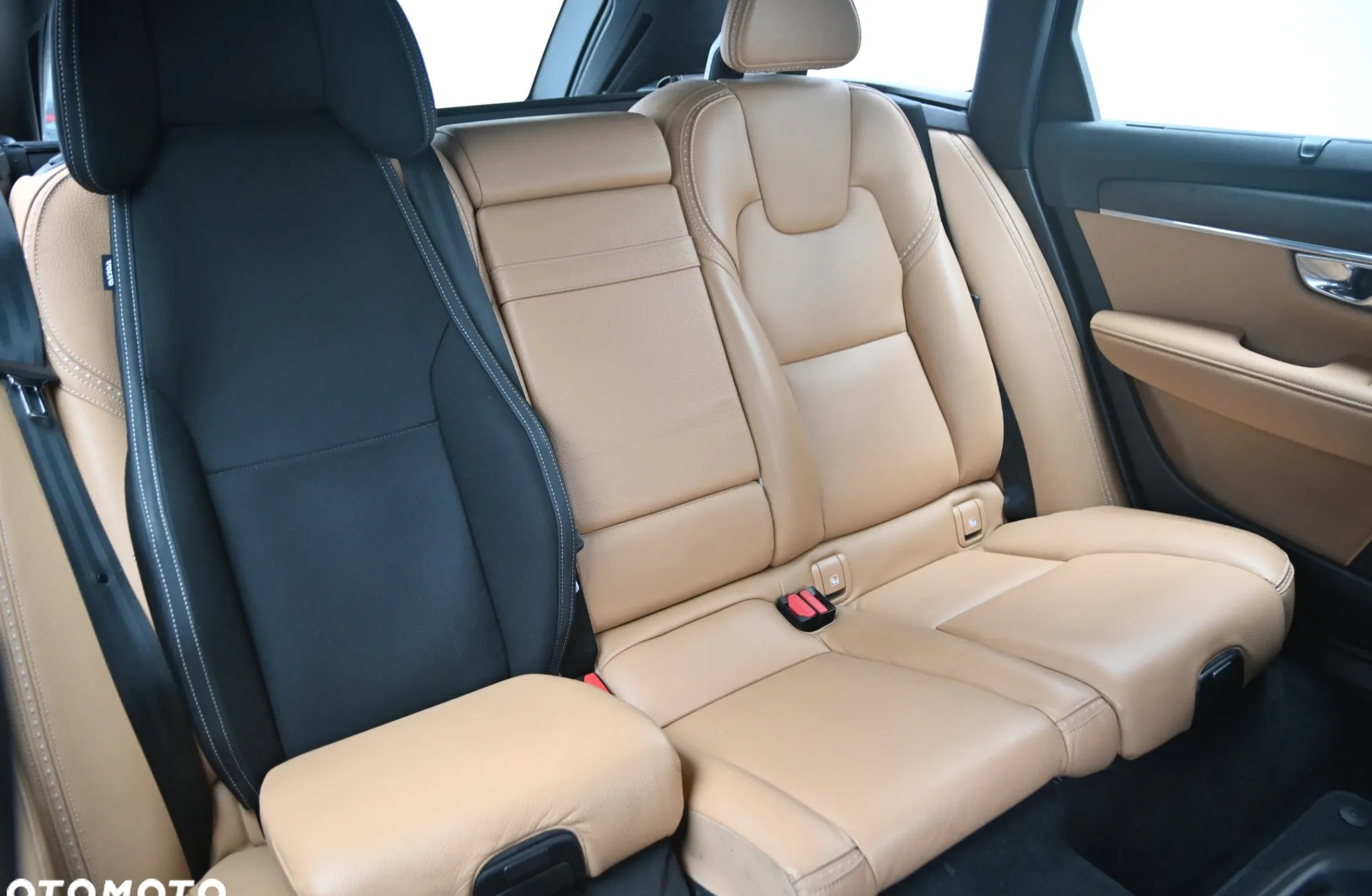 Volvo V90 Cross Country cena 103000 przebieg: 219518, rok produkcji 2017 z Lwówek małe 379